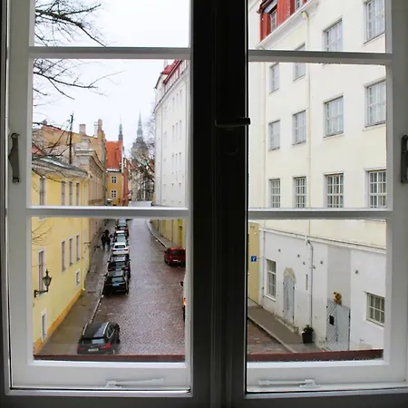 - Old Town Townhouse Apartment