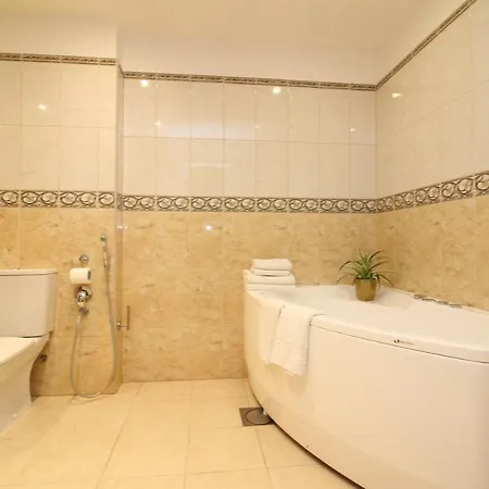 - Old Town Townhouse Apartment *