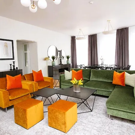 - Old Town Townhouse Apartment